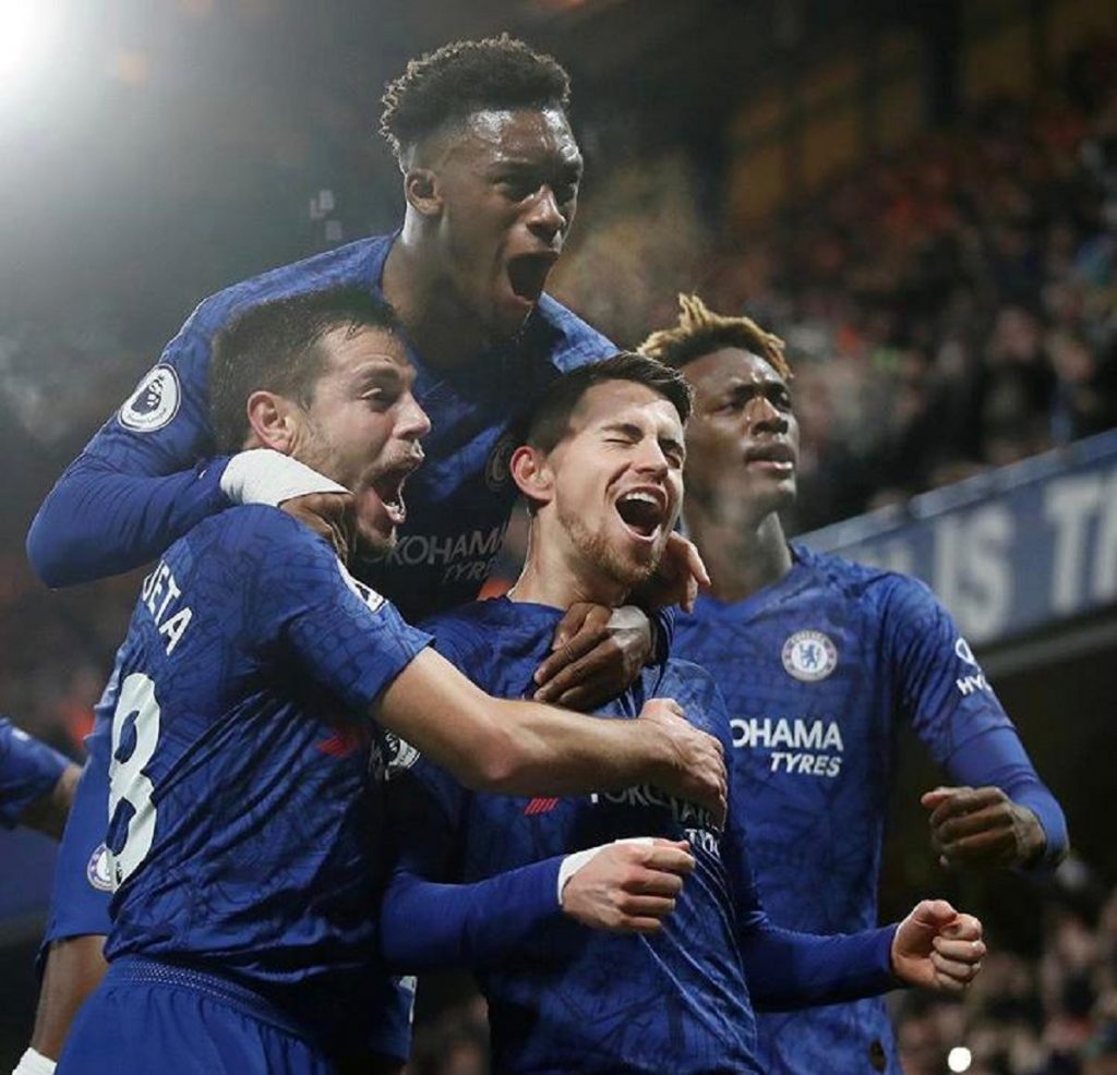 La gioia dei giocatori del Chelsea dopo la rete di Jorginho nel London derby contro l'Arsenal