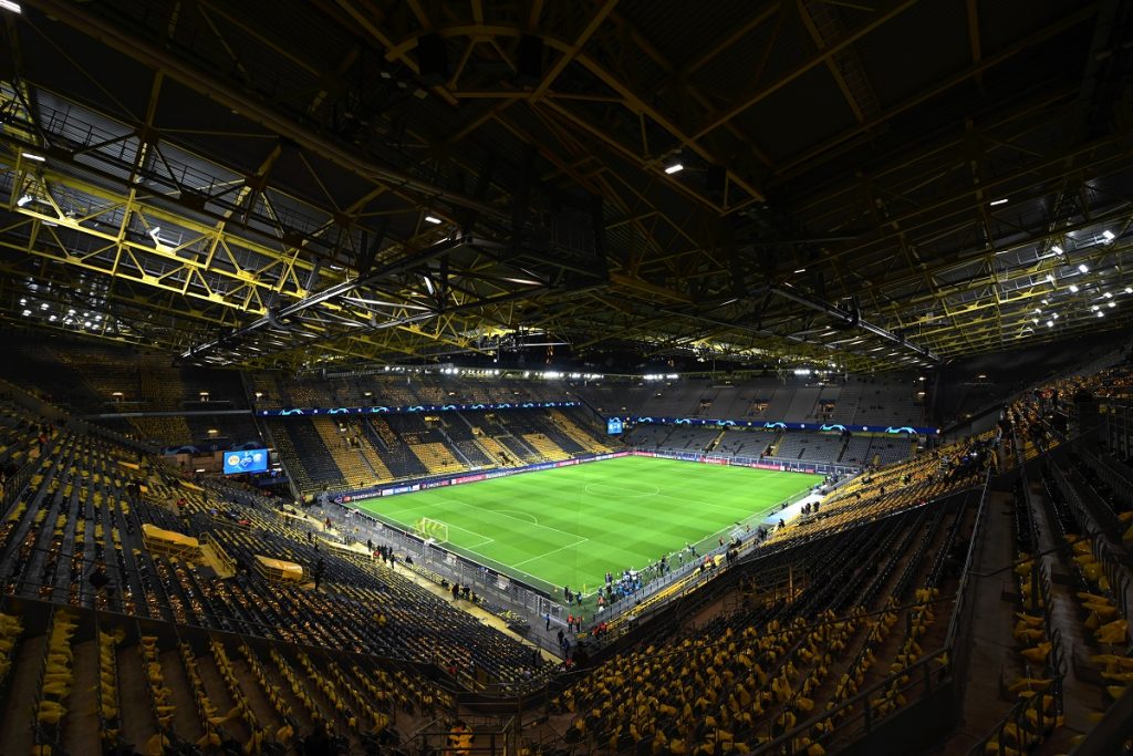 Borussia Dortmund v Paris Saint-Germain - UEFA Champions League Round of 16: First Leg