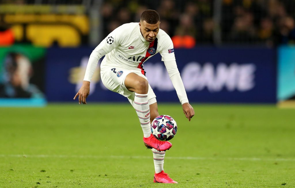 Borussia Dortmund v Paris Saint-Germain - UEFA Champions League Round of 16: First Leg