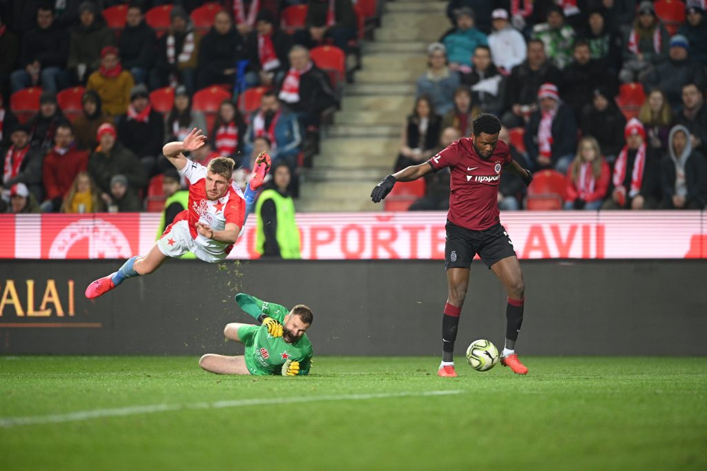 goal-di-tettey-annullato-col-var-slavia-sparta-praga