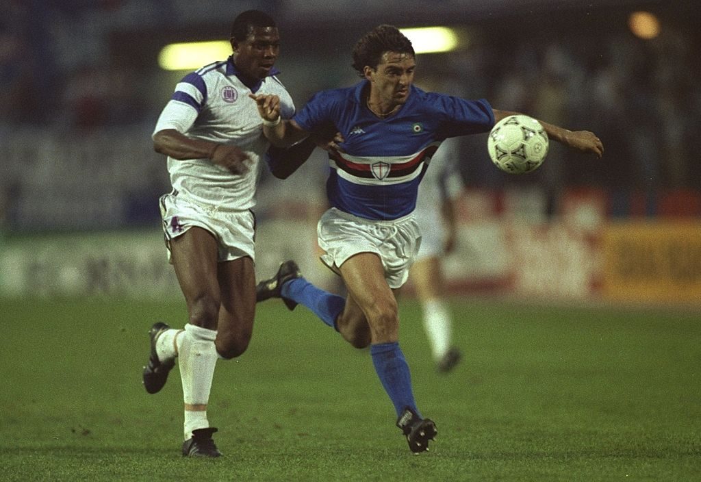 Roberto Mancini of Sampdoria holds off Stephen Keshi of Anderlecht