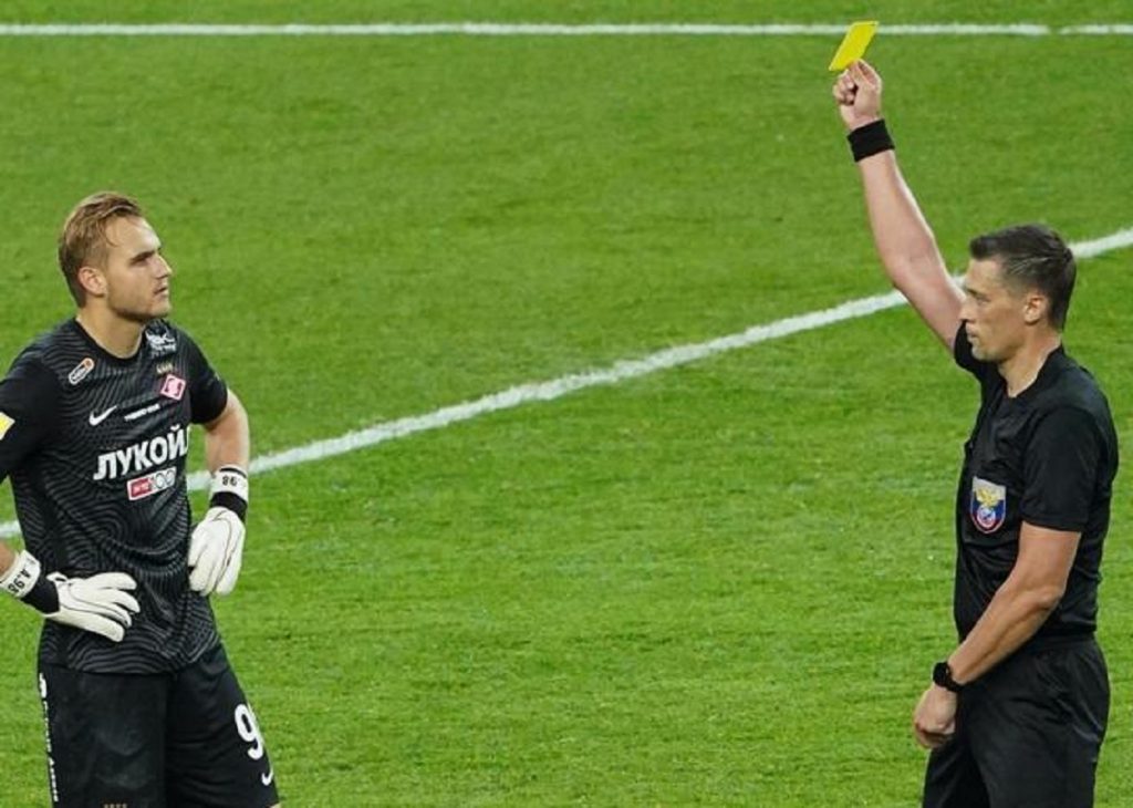 Russia arbitro non va al Var rischia sospensione
