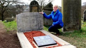 _117884951_fergus-suter-grave-web-1