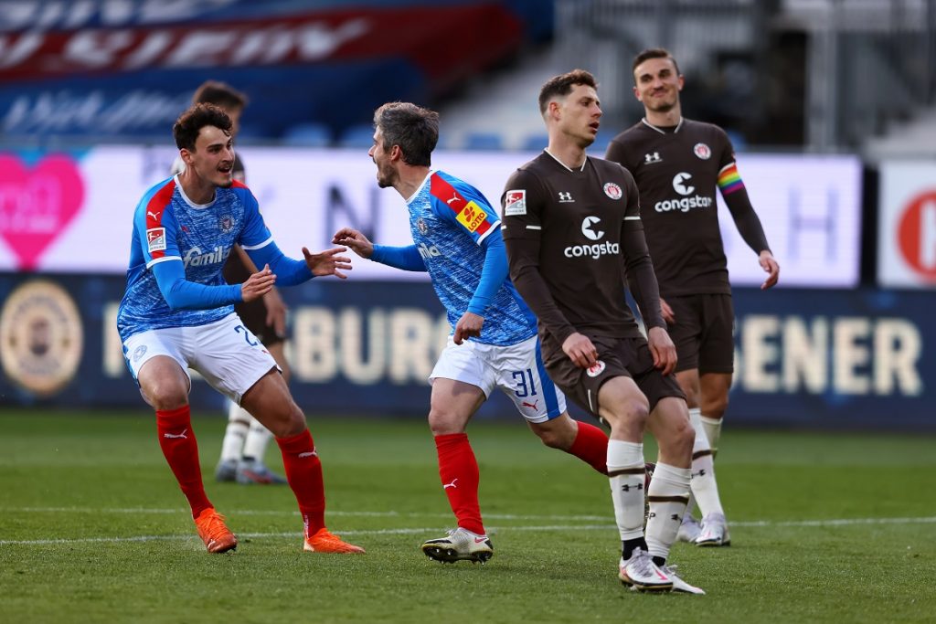 Bundesliga 2, l'ultimo incontro tra Holstein Kiel e St. Pauli (4-0)