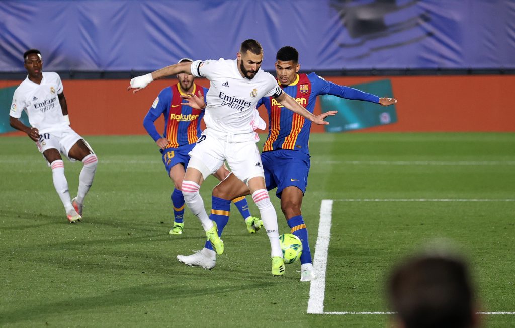 Real Madrid v FC Barcelona - La Liga Santander