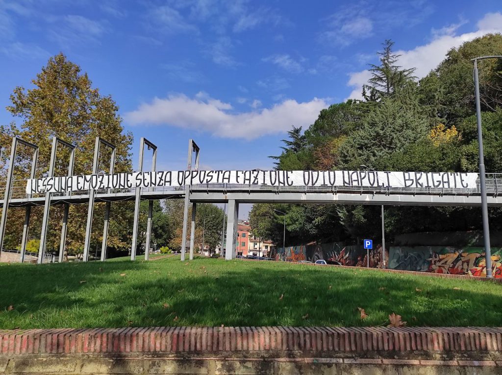 Salernitana-Napoli e gli striscioni