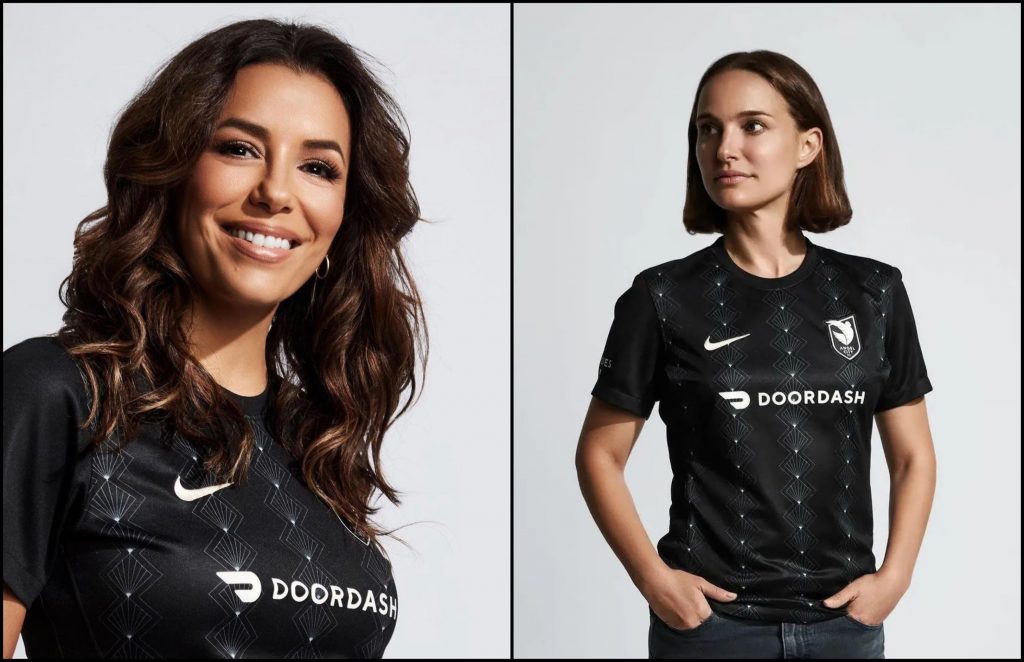 La maglia dell'Angel City FC indossate da Nathalie Portman ed Eva Longoria