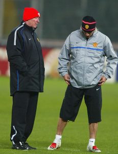 Alex Ferguson talks to David Beckham