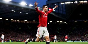 Manchester United v Tottenham Hotspur - Premier League