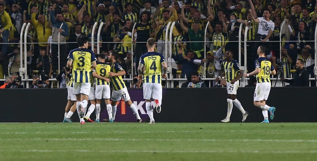 Istanbul, il derby dice Fenerbahce