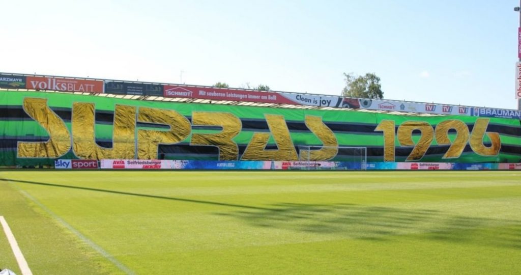 GRANDE COREOGRAFIA A RIED MA POI SOLO UN PAREGGIO...