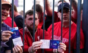 SCONTRI TIFOSI PARIGI