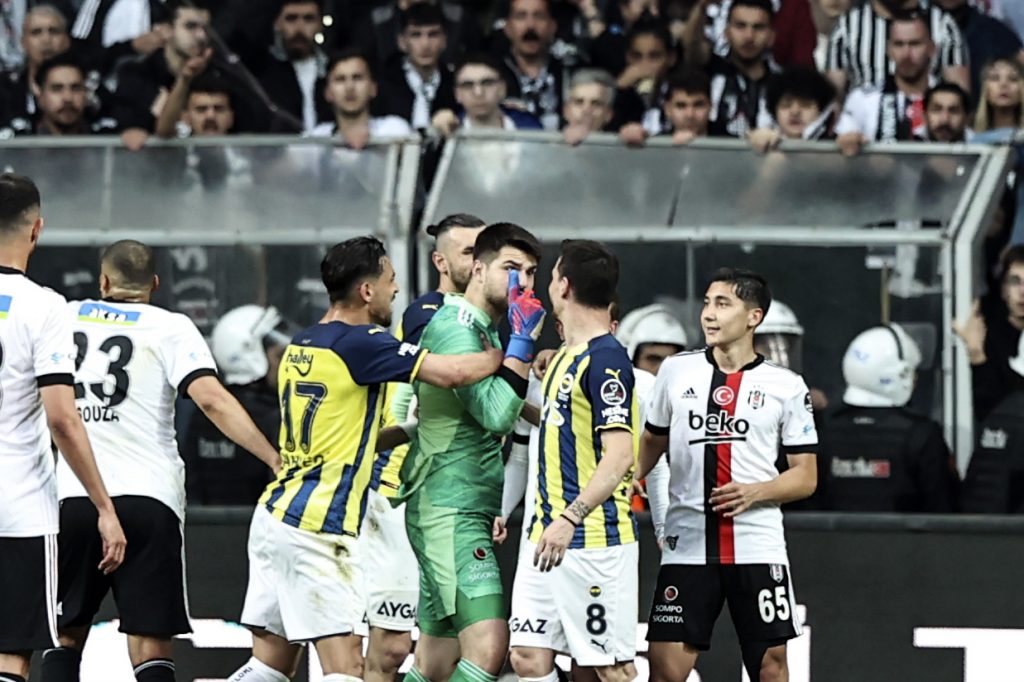 Istanbul derby, partita piena di episodi controversi