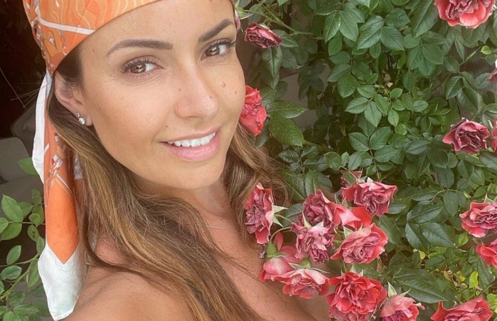 MONICA HOT SUI SOCIAL