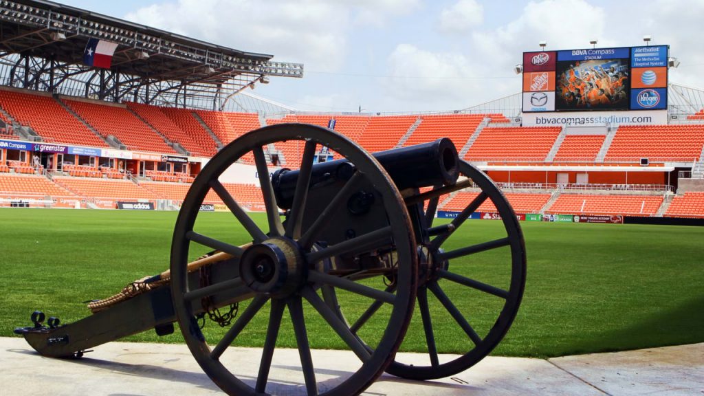 ESORDIO, ESPULSIONE E PAREGGIO NEL DRBY DEL TEXAS
