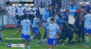 ECUADOR VIOLENZA CONTRO L'ARBITRO