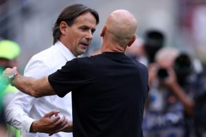 Stefano Pioli, head coach of Ac Milan (R),  shakes hands