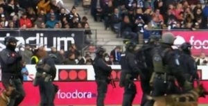 POLIZIA IN CAMPO A HELSINKI