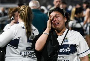 FOLLIA IN UNO STADIO ARGENTINO