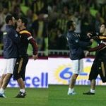 TENSIONI IN CAMPO AL DERBY DI ISTANBUL