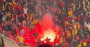 Il razzo esplode fra i tifosi Goztepe