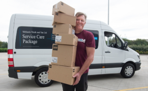 L'ex portiere dell'Aston Villa, Nigel Spink, adesso fa il corriere