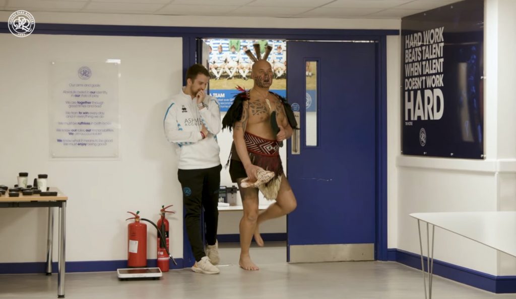 Danza "Haka" davanti alla squadra del QPR