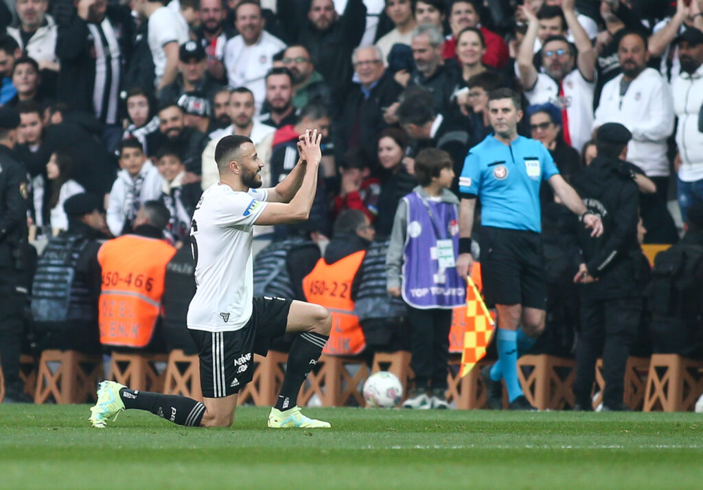 Istanbul derby il Besiktas ribalta le sorti