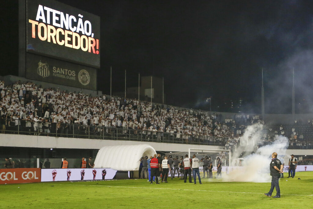 Santos gli incidenti durante il match col Timao