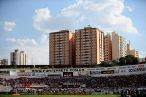 Flamengo v Ponte Preta - Brazilian Series A 2013