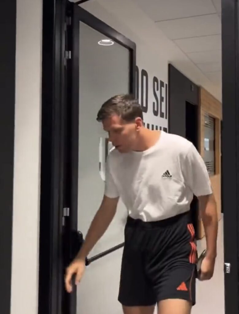 F86963CD-BEB1-4B3D-8484-D0E7B706244D