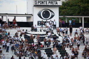 Flamengo v Ponte Preta - Brazilian Series A 2013