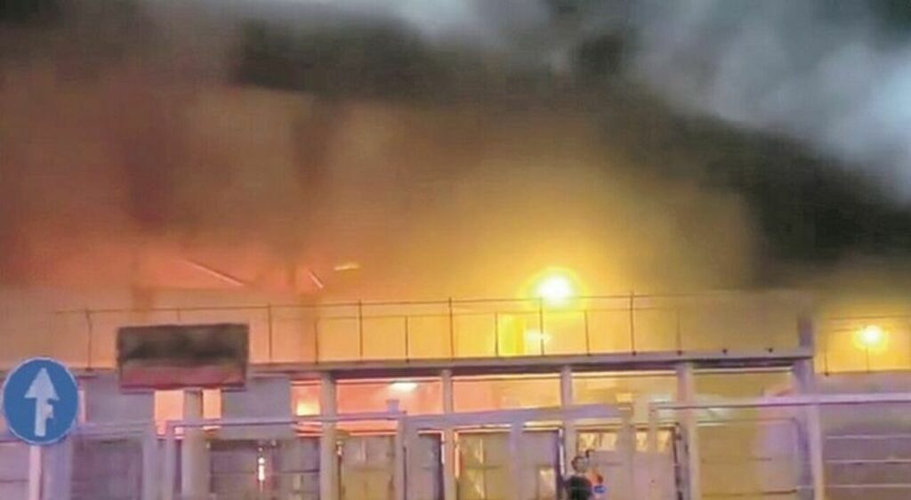 7615701_06174955_7612505_05083117_inferno_stadio_incendio_video_iacovone_taranto