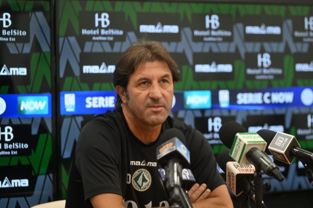 Massimo Rastelli non è più l'allenatore dell'Avellino. (Photo by Official X U.S. Avellino 1912)