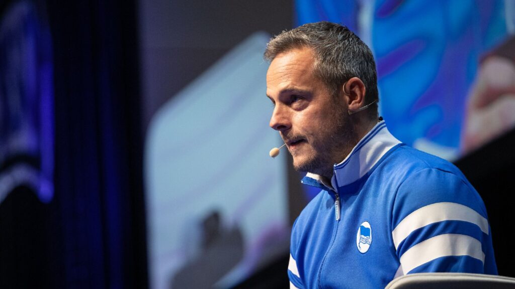 citypress_kay-bernstein-mitgliederversammlung-podium_2324