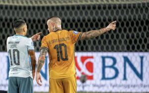 4E20BB07-21CE-484B-8725-8968D4431EB2