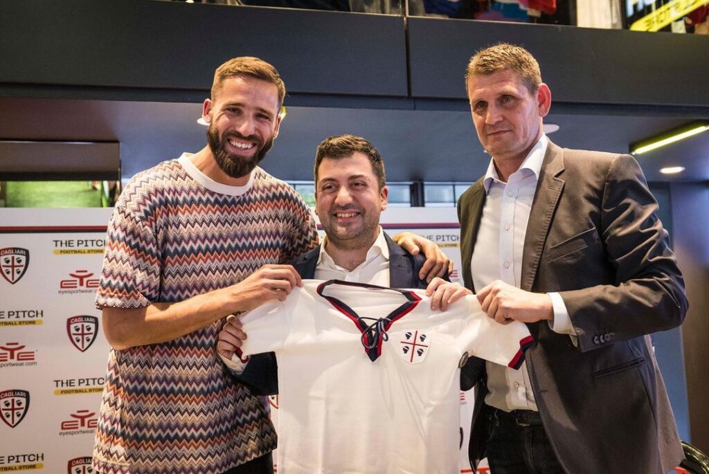 Pavoletti e maglia Celebrativa Cagliari