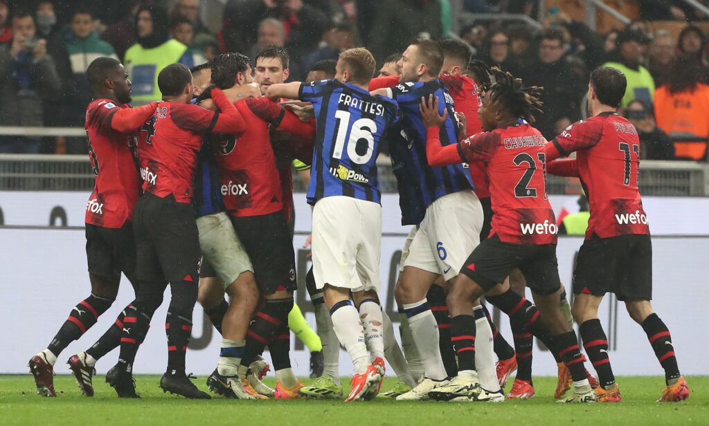 Derby di Milano parapiglia