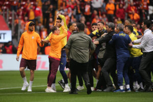 Galatasaray v Fenerbahce - Turkish Super League