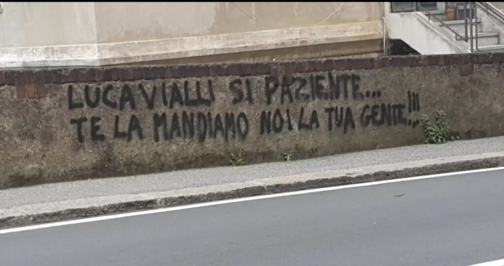 GENOVA SCRITTA VIALLI