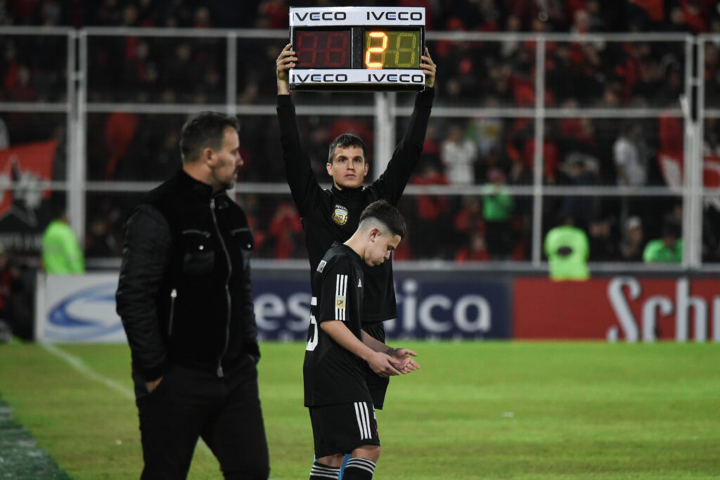 Argentine Player Debuts at 14 years old and Beats Sergio Agüero's Long-standing Record