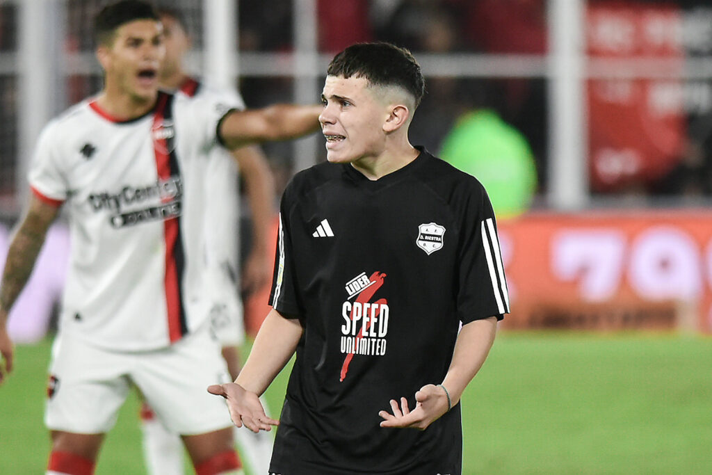 Argentine Player Debuts at 14 years old and Beats Sergio Agüero's Long-standing Record