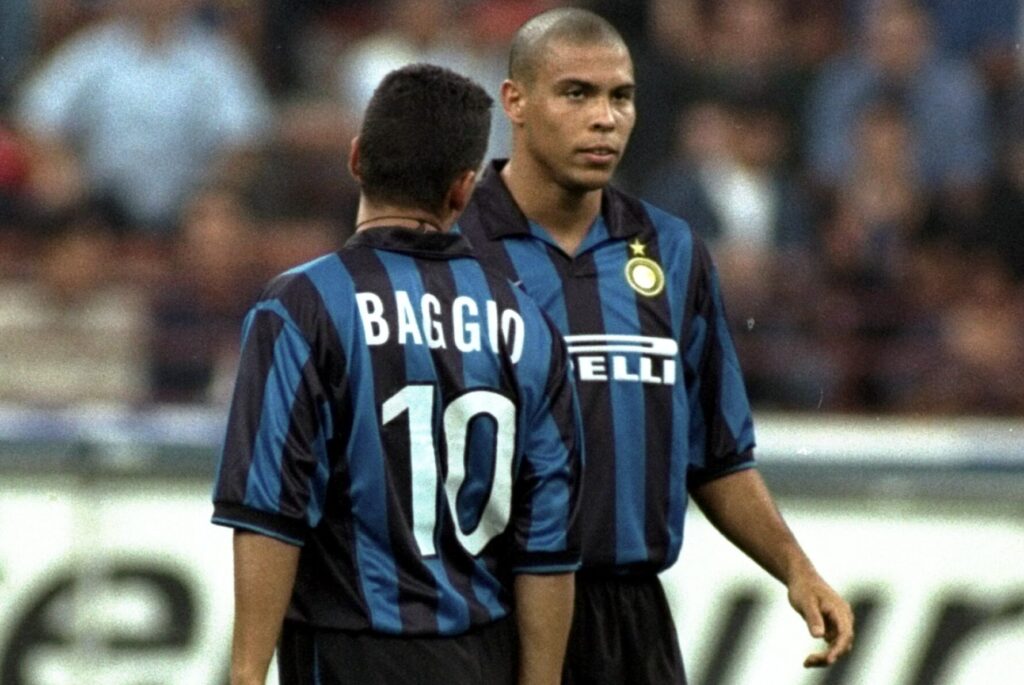 Roberto Baggio and team mate Ronaldo of Inter