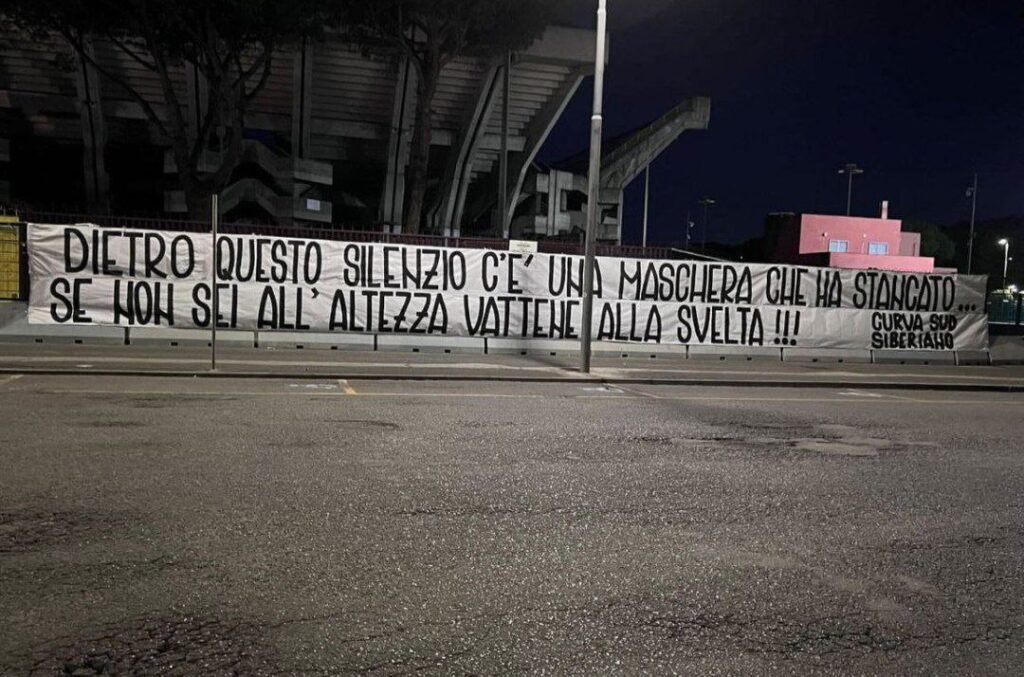 Striscione dei tifosi della Salernitana