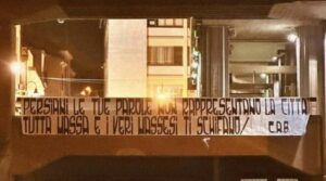 Insulti sindaco Massa complimenti Carrarese