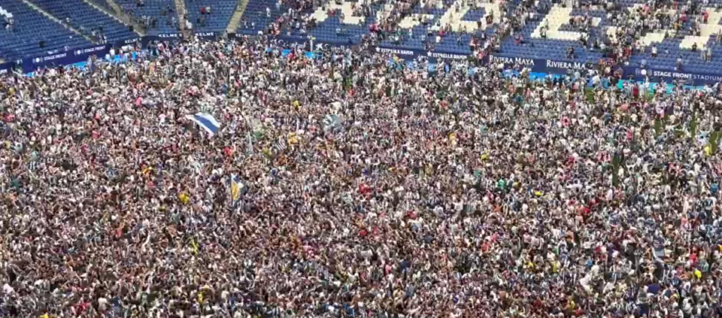 Tifosi Espanyol in festa per la promozione in Liga - Foto tratta da Account X Pericos Marca