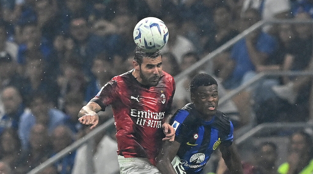 Dumfries e Theo Hernandez