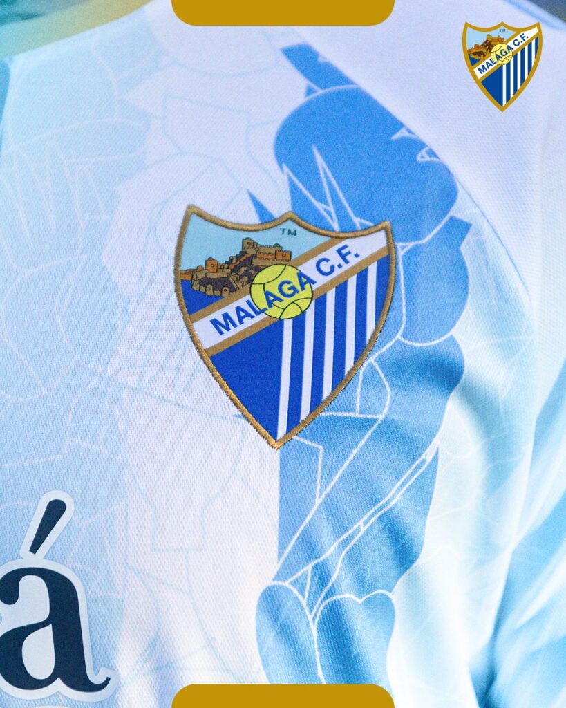 La nuova maglia home del Málaga - Foto da Sito ufficiale Málaga CF
