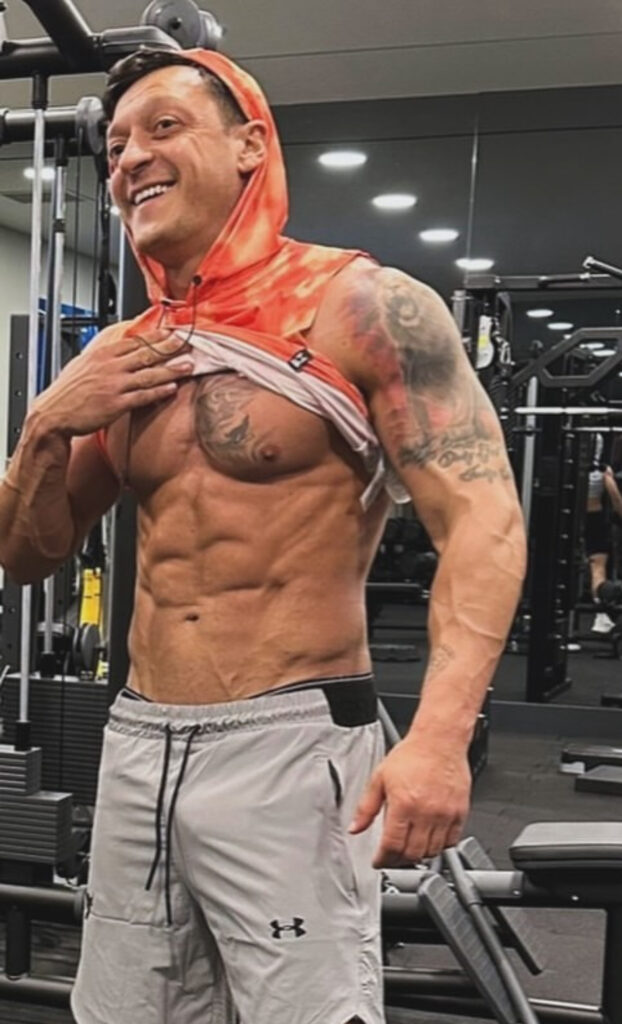 Germania, guarda come è cambaito Özil...