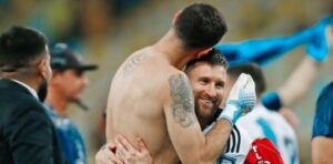 Lionel Messi e il Dibu Martinez